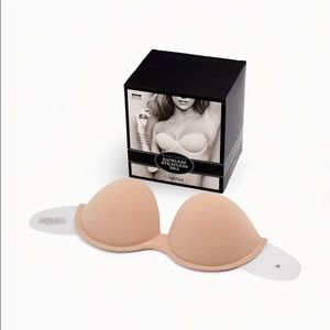 Backless strapless bra